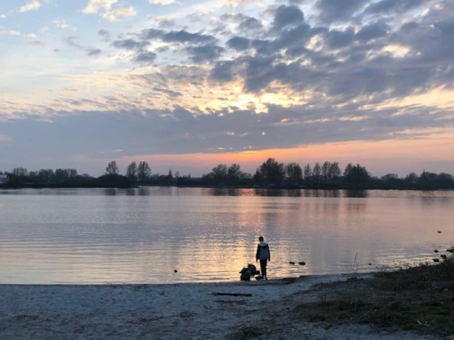 메뎀브릭 Gezellige Pipo Met Grote Schommel Aan Het Water 빌라 외부 사진