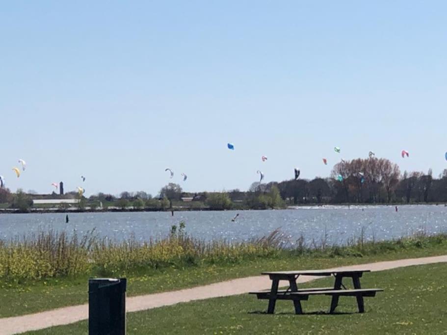 메뎀브릭 Gezellige Pipo Met Grote Schommel Aan Het Water 빌라 외부 사진